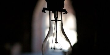 рф атакувала енергетику у Києві та 5 областей: понад пів мільйона споживачів без світла