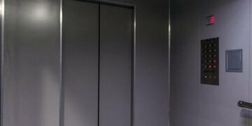 Київський винахід: як обійти карткову систему й їздити на ліфті під час знеструмлень