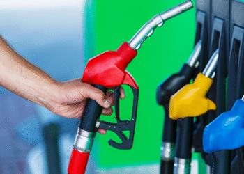 На яких заправках недоливають пальне: з’явилось дослідження