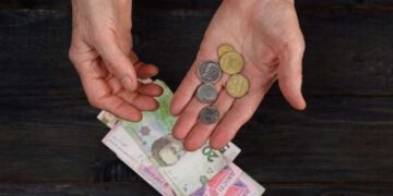 В Україні можуть тимчасово зупинити пенсію: основні підстави