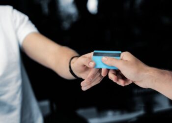 Простая подработка грозит тюрьмой: киберполиция рассказала про опасную схему