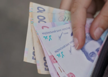 Зарплаты украинцев вырастут: сколько заплатят работодатели в 2026 году