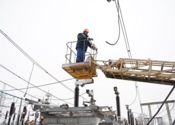 Готовьтесь к отключениям: где не будет света 15 ноября