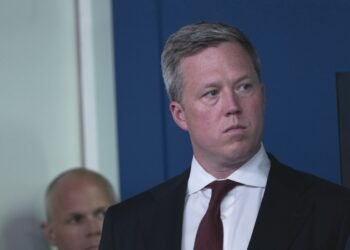 Министр армии США предупредил Украину о неминуемом поражении, – NBC News