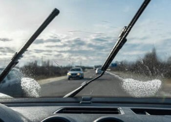 Як розморозити омивач в авто, який замерз при перших ж “мінусах”: поради фахівців