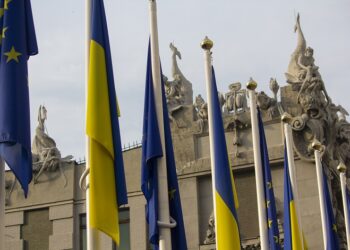 Украина получила от Евросоюза €5,9 млрд, часть предоставлена благодаря доходам от замороженных активов РФ. Будапешт призывает приостановить поддержку Киева.