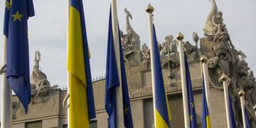 Украина получила от Евросоюза €5,9 млрд, часть предоставлена благодаря доходам от замороженных активов РФ. Будапешт призывает приостановить поддержку Киева.
