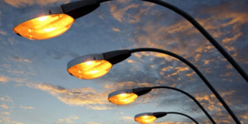 Ужас в каждой платежке: кто наживается на украинцах через тарифы на свет