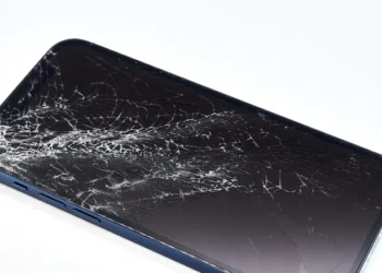 Подряпини на екрані iPhone: як їх приховати без дорогого ремонту