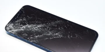 Подряпини на екрані iPhone: як їх приховати без дорогого ремонту