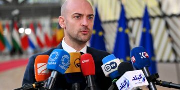 Путин должен согласиться на перемирие, иначе РФ ждут новые санкции, – Барро