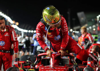 ШУМАХЕР: «Хэмилтон сидит и ничего не делает. Феррари ожидала большего»