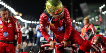 ШУМАХЕР: «Хэмилтон сидит и ничего не делает. Феррари ожидала большего»