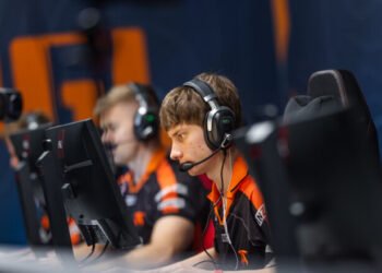 fnatic – Red Canids. Budapest Major. Первый этап. Смотреть онлайн. LIVE
