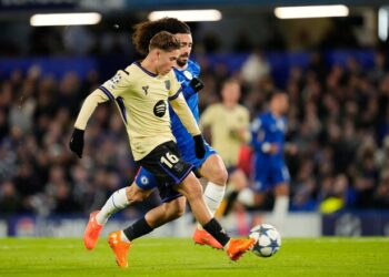 Большая потеря для Флика. Травмировался основной полузащитник Барселоны