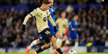 Большая потеря для Флика. Травмировался основной полузащитник Барселоны