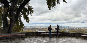 От +17 до мокрого снега: резкая смена погоды накроет Украину в ближайшие дни