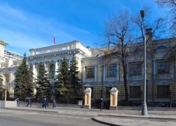 В Euroclear снова предупредили ЕС о рисках использования российских активов для помощи Киеву.