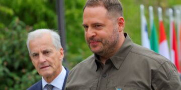 Ермак должен был завтра лететь на встречу с Уиткоффом и зятем Трампа, – Axios