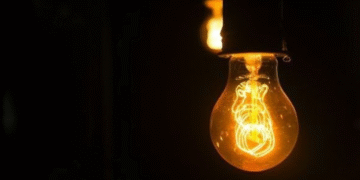 Блекаут після дронової атаки: на Київщині оновили графіки відключень світла