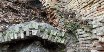 Флорівський мур повернувся: в Києві знайдена загадкова стіна