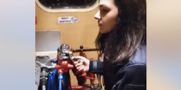 Жінка-машиністка в Києві: новий голос у кабіні метро підкорив місто