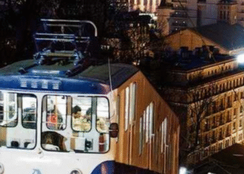 Підйом пасажирів заборонено: в центральній частині Києва діють обмеження