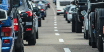 Атака БпЛА паралізувала дорожній рух: транспорт Києва “тоне” в заторах