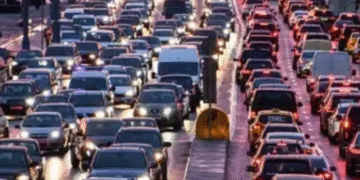 Один із мостів Києва частково заблоковано: де та чому складно проїхати, – ФОТО