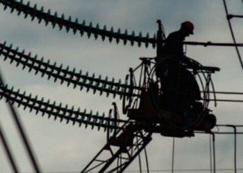 Енергетика після обстрілів: у Києві та області більше почасових відключень світла