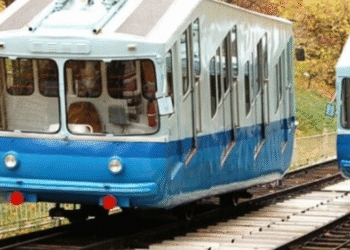 Підйом заборонено: в центрі Києва зупинено рух пасажирів