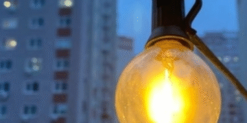 Удар БпЛА по енергетиці Київщини: у двох районах діють екстрені відключення