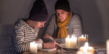 Снова отключения света в большинстве областей: графики “Укрэнерго” на 16 ноября