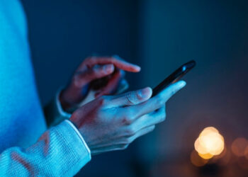 Отключения света: что изменится с интернетом и мобильной связью в Украине