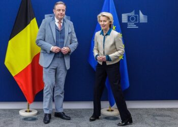 ЕС рассматривает новый вариант поддержки Украины на сумму до €90 млрд без использования активов РФ, допуская завершение войны в 2026 году.