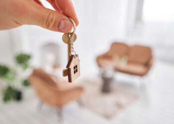 Арендатор может отсудить квартиру у владельца: юрист поставила точку