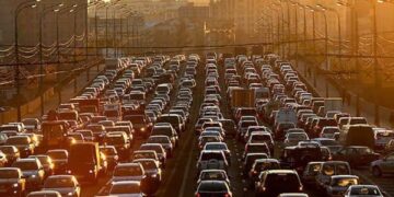 Київські трамваї й автобуси змінюють маршрути: що чекає пасажирів