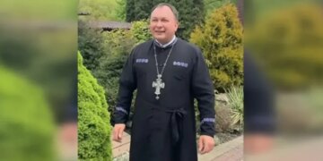 Священник-блогер Алексей Филюк получил повестку после похорон воина