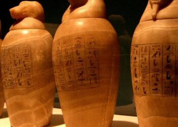 Самая громкая археологическая загадка десятилетия: в Египте раскопали неразграбленную гробницу, но бывалые археологи удивлены