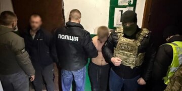 В Киеве задержали трех мужчин, устроивших взрывы в Деснянском районе