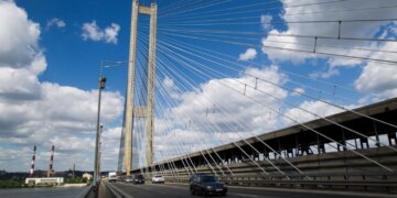 Південний міст у Києві частково обмежать для руху: що відомо