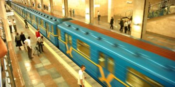 У Києві відновили рух поїздів по всій "червоній" лінії метро – КМДА