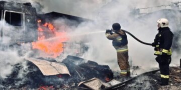 У Києві пошкоджень зазнали більше 10 житлових багатоповерхівок, приватні будинки, цивільна інфраструктура – МВС