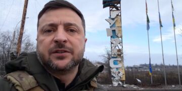 Успехи на фронте помогают в переговорах: Зеленский записал обращение из района Купянска