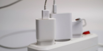 Сгорят первыми: какие приборы нужно обесточить при отключениях света