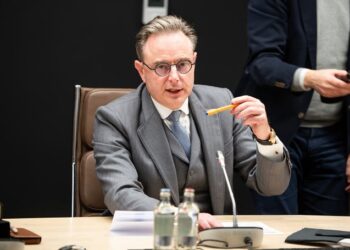 Премьер Бельгии Барт де Вевер считает, что Россия не проигрывает войну в Украине, а передачу замороженных активов Киеву называет «кражей».