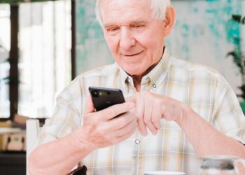 Тарифы для пенсионеров в Украине: что предлагают Киевстар, Vodafone и lifecell