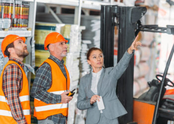 Рынок труда Польши готовится к переменам: что ждет украинцев в производстве и логистике