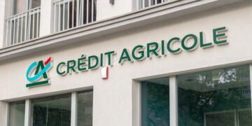 ЕБРР предоставил одному из банков Украины гарантию для кредитования бизнеса на €150 млн, а для «Укргидроэнерго» готовит кредит на €75 млн для закупки критического оборудования.