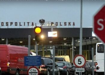 Украинцев развернут на границе: без какого документа закрыта дорога в Польшу